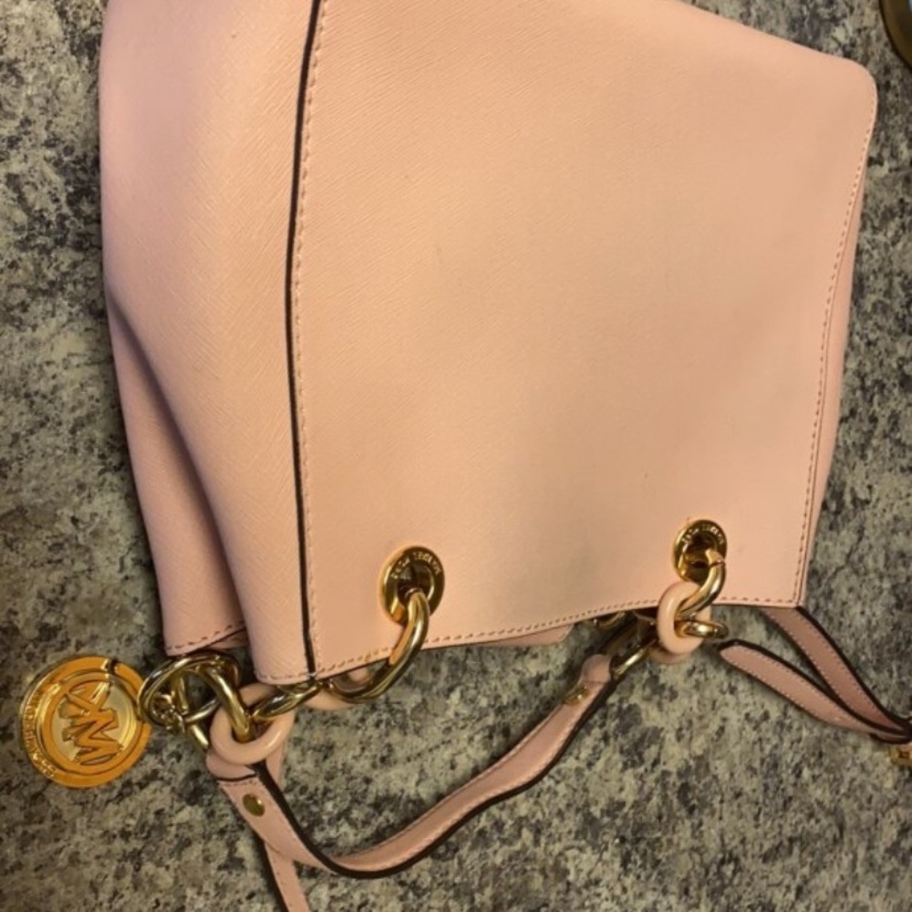 MK HandBag - Picture 2 of 6